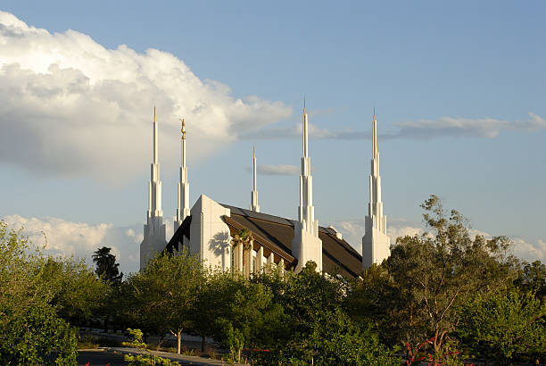 Templo mormón de Las Vegas Nevada con nubes en el cielo - foto de stock