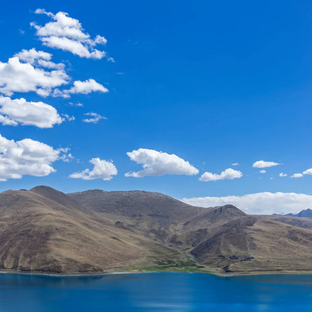 istock Yamdrok Lake, Tibet, China 1057003616