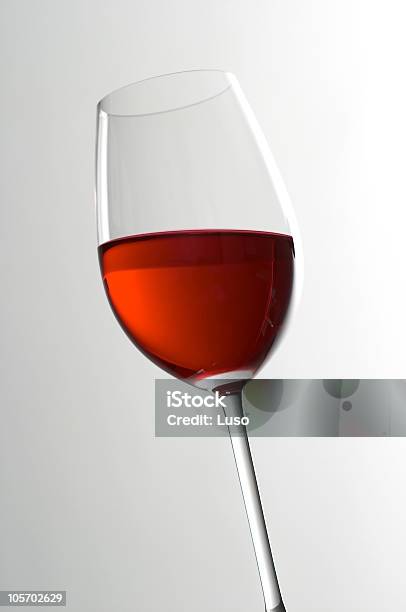 Foto de Copo De Vinho Tinto e mais fotos de stock de Alta Sociedade - Alta Sociedade, Copo, Elegância