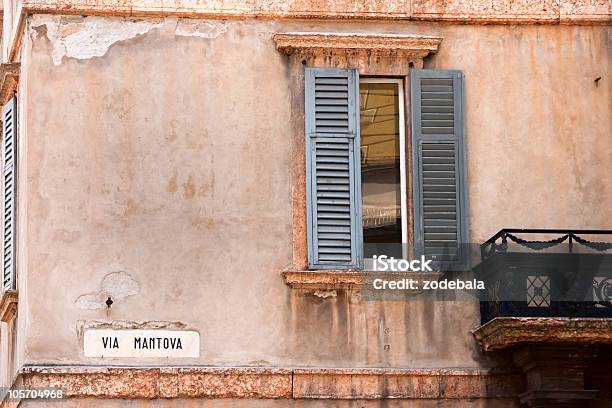 Foto de Placa De Rua Via Mantova Itália e mais fotos de stock de Antigo - Antigo, Arquitetura, Beco