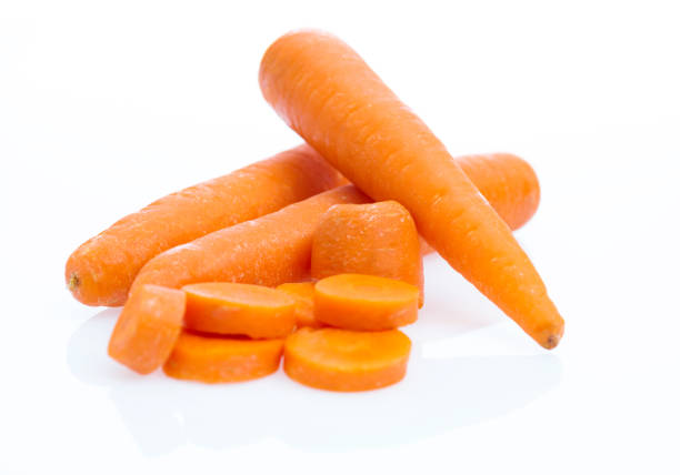 морковные ломтики на белом фоне - carrot isolated white carotene стоковые фото и изображения