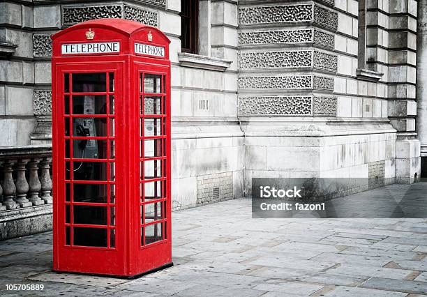 Caja De Teléfono Roja En Londres Foto de stock y más banco de imágenes de Aire libre - Aire libre, Anticuado, Arquitectura exterior