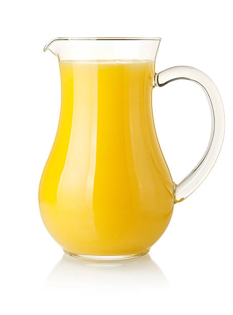 jugo de naranja en jarras - zumo de naranja fotografías e imágenes de stock