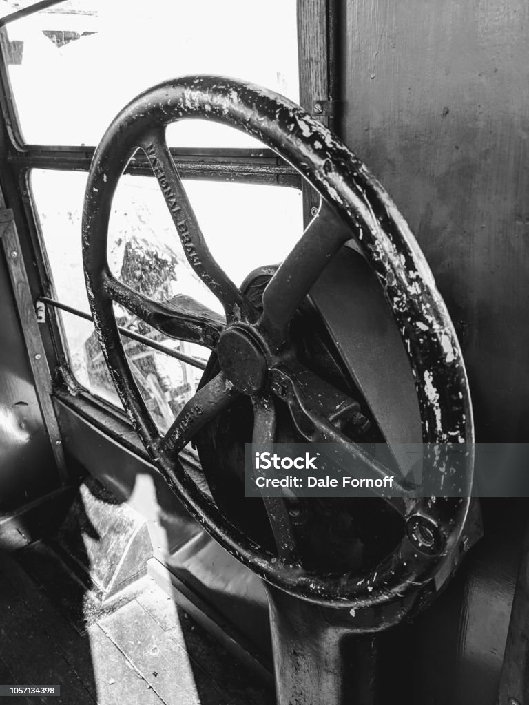 Flikkeren Statistisch Definitie Railroad Train Car Steering Wheel Stock Photo - Download Image Now - Antique, Black And White, Close-up - iStock Flikkeren Statistisch Definitie Railroad Train Car Steering Wheel Stock Photo - Download Image Now - Antique, Black And White, Close-up - iStock