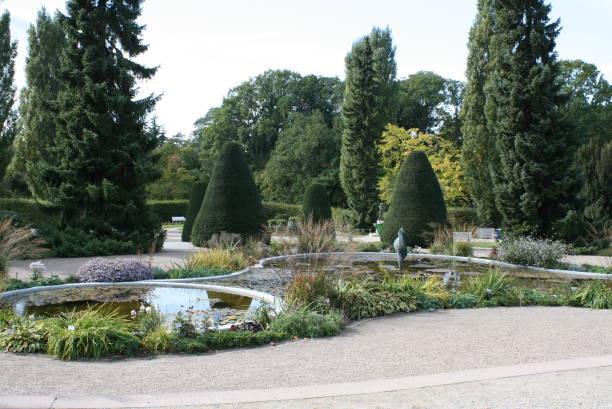 istock Italian garden 1057157408