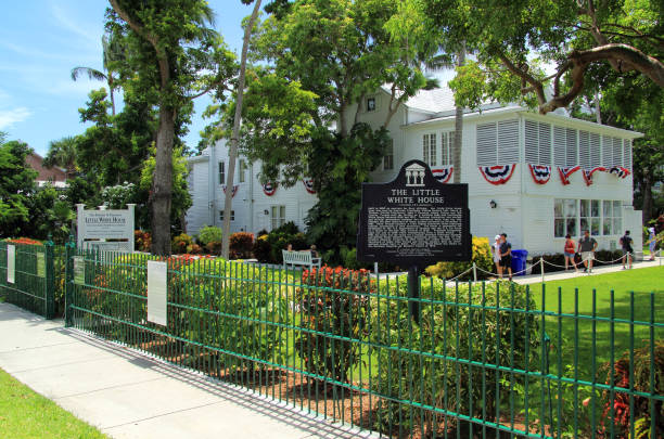 The Little White House Key West, FL – August 4, 2018: The Little White House once served as a presidential getaway for Harry Truman and is now a popular tourist destination in Key West, Florida small florida home stock pictures, royalty-free photos & images