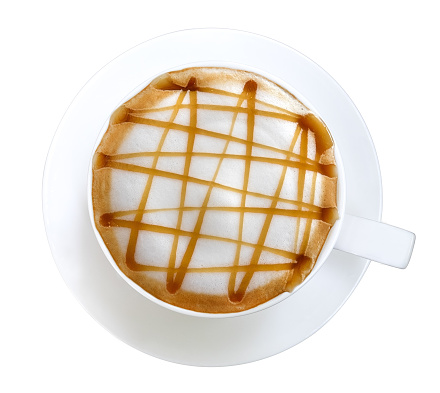 Vista superior de café latte macchiato de arte caramelo aislado sobre fondo blanco, clipping camino incluido photo