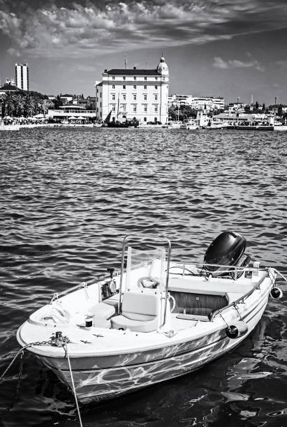 Boat in black and white