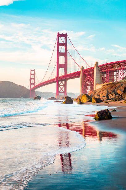 puente golden gate al atardecer, san francisco, california, usa - golden gate bridge san francisco county san francisco bay bay fotografías e imágenes de stock