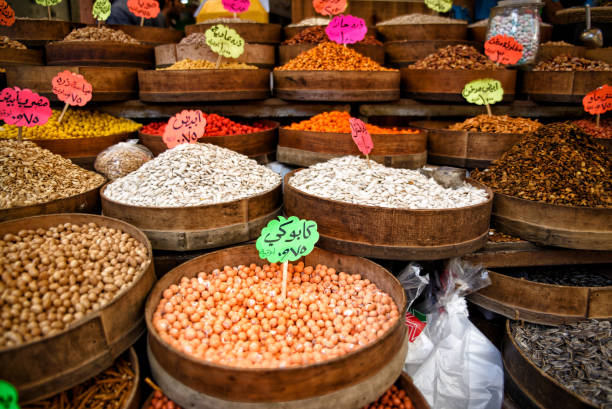 bancarelle di noci nel mercato di amman - amman foto e immagini stock