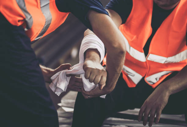 de cerca de lesiones físicas en el trabajo. - accident occupation physical injury construction fotografías e imágenes de stock