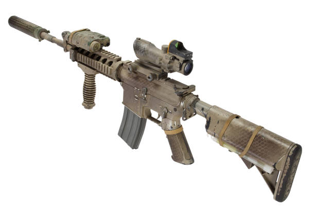 m4 con soppressore - fucile delle forze speciali isolato su sfondo bianco - rifle strategy military m16 foto e immagini stock