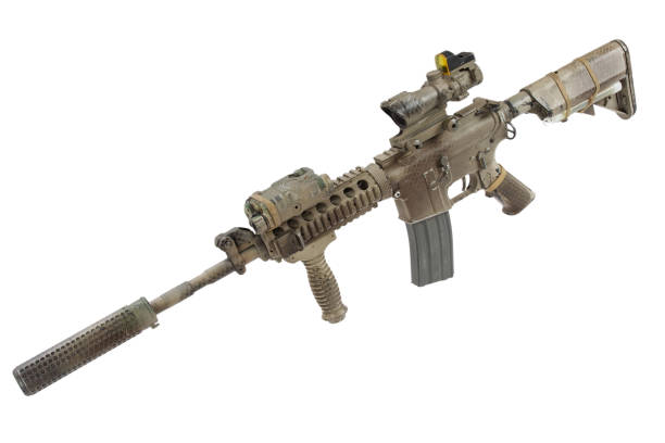 m4 con soppressore - fucile delle forze speciali isolato su sfondo bianco - rifle strategy military m16 foto e immagini stock