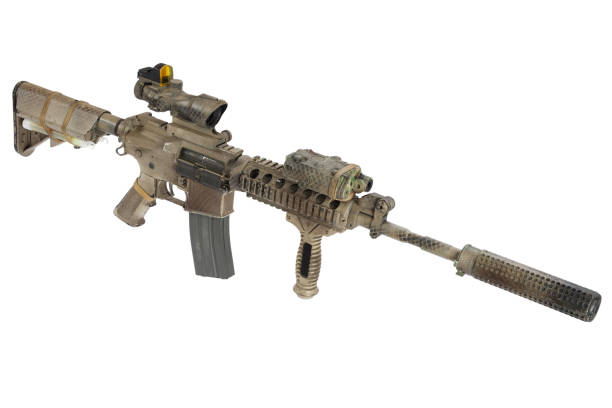 m4 con soppressore - fucile delle forze speciali isolato su sfondo bianco - rifle strategy military m16 foto e immagini stock