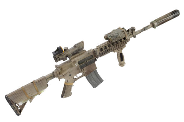 m4 con soppressore - fucile delle forze speciali isolato su sfondo bianco - rifle strategy military m16 foto e immagini stock