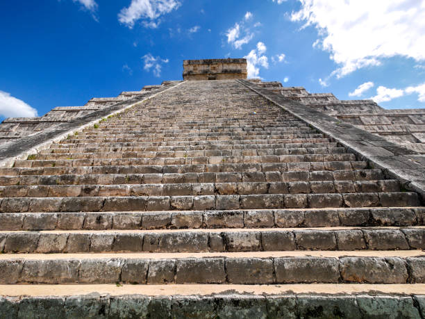 pirâmide maia, chichen itza, méxico - vestigial wing - fotografias e filmes do acervo