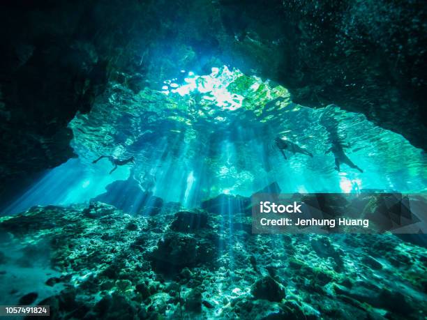 Cenote Dykning Undervattens Grotta I Mexiko-foton och fler bilder på Belize - Belize, Undervattensdykning, Snorkel