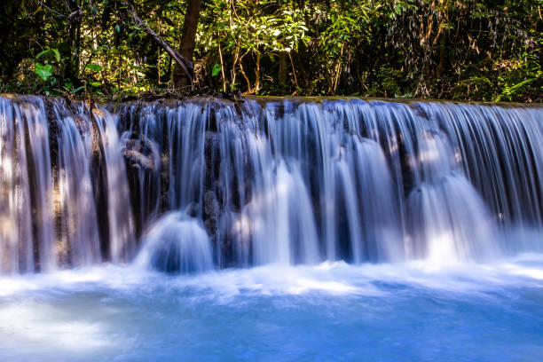 paisaje foto, huay mae kamin waterfall, impresionante caída de agua bosque otoño maravilloso, hermosa cascada en la selva en la provincia de kanchanaburi, tailandia - kanchanaburi province fotos fotografías e imágenes de stock