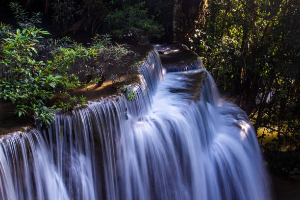 paisaje foto, huay mae kamin waterfall, impresionante caída de agua bosque otoño maravilloso, hermosa cascada en la selva en la provincia de kanchanaburi, tailandia - kanchanaburi province fotos fotografías e imágenes de stock