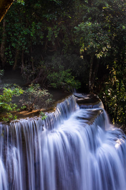 paisaje foto, huay mae kamin waterfall, impresionante caída de agua bosque otoño maravilloso, hermosa cascada en la selva en la provincia de kanchanaburi, tailandia - kanchanaburi province fotos fotografías e imágenes de stock