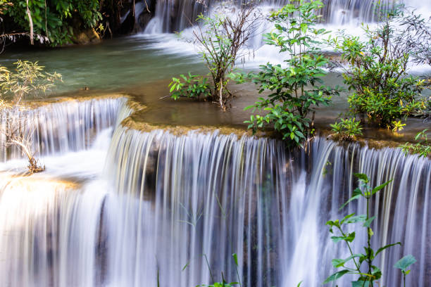 paisaje foto, huay mae kamin waterfall, impresionante caída de agua bosque otoño maravilloso, hermosa cascada en la selva en la provincia de kanchanaburi, tailandia - kanchanaburi province fotos fotografías e imágenes de stock