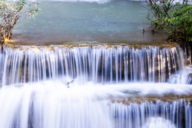 paisaje foto, huay mae kamin waterfall, impresionante caída de agua bosque otoño maravilloso, hermosa cascada en la selva en la provincia de kanchanaburi, tailandia - kanchanaburi province fotos fotografías e imágenes de stock