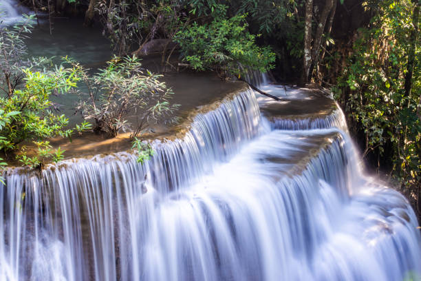 paisaje foto, huay mae kamin waterfall, impresionante caída de agua bosque otoño maravilloso, hermosa cascada en la selva en la provincia de kanchanaburi, tailandia - kanchanaburi province fotos fotografías e imágenes de stock