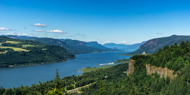 istock Columbia River Gorge overlook, Oregon, Washington state 1057556490