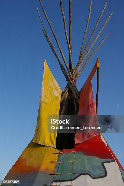 Foto de Tenda Tipi e mais fotos de stock de Cabana - Barraca Doméstica - Cabana - Barraca Doméstica, Cultura Indígena, Fotografia - Imagem