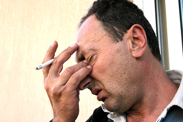 Krzyczący człowiek z papierosów – zdjęcie