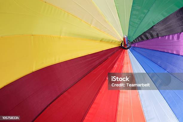 Arcobaleno Di Colori - Fotografie stock e altre immagini di Ambientazione esterna - Ambientazione esterna, Aprile, Bagnato