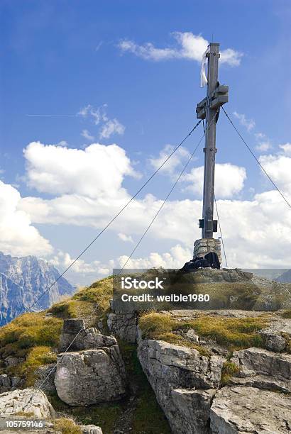 Kreuz Auf Einem Berg Thaneller Stockfoto und mehr Bilder von Alpen - Alpen, Baum, Berg