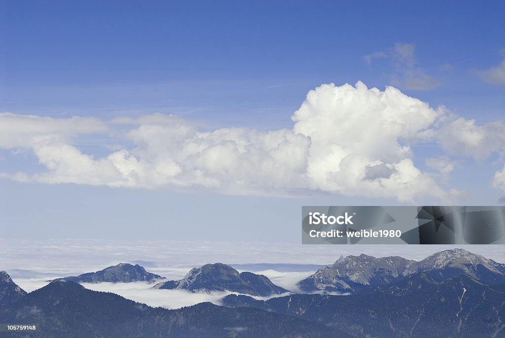 Himmel und Nebel - Lizenzfrei Alpen Stock-Foto