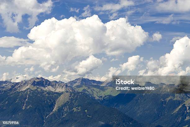 Reutte Tyrol Vista A Las Montañas Foto de stock y más banco de imágenes de Acantilado - Acantilado, Alpes Europeos, Austria