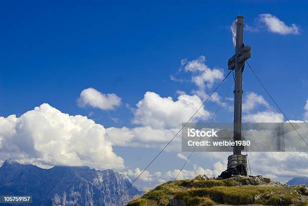 Krzyża Na Szczycie Gór - zdjęcia stockowe i więcej obrazów Alpinizm - Alpinizm, Alpy, Austria