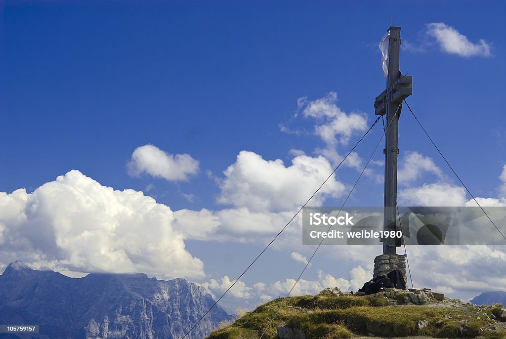 Cruz no topo de uma montanha - Royalty-free Alpes Europeus Foto de stock