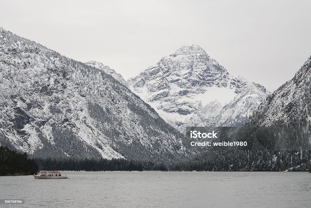 Boot auf einem kalten Wintertag - Lizenzfrei Alpen Stock-Foto
