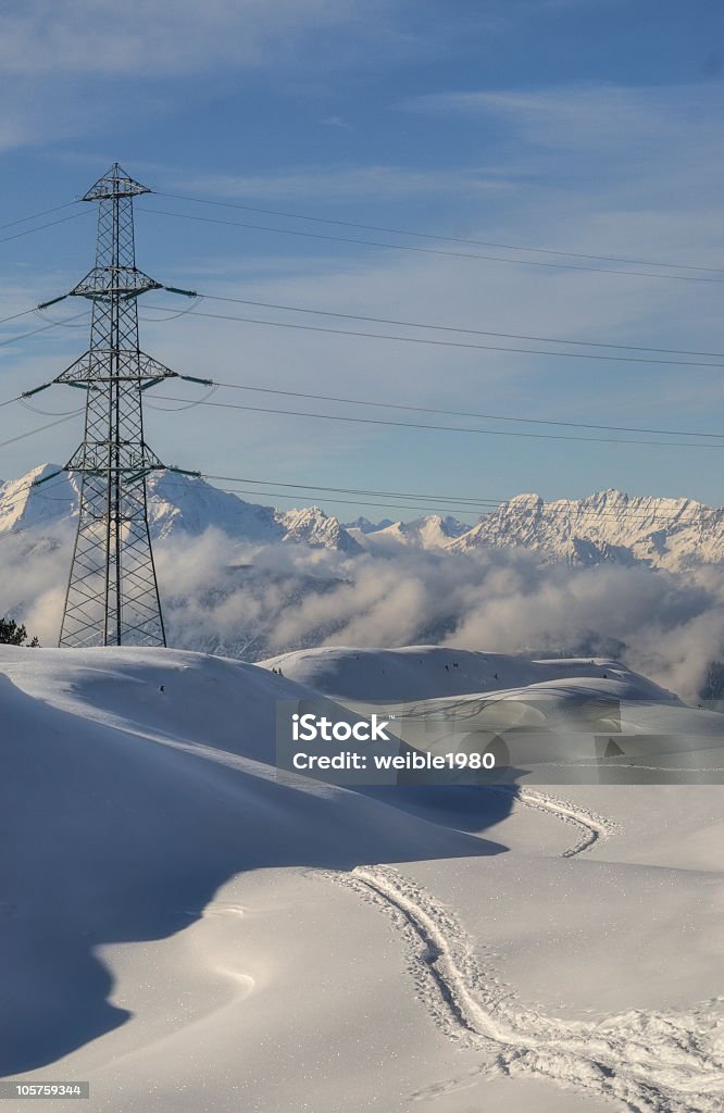 Der Powerline auf einem snow mountain - Lizenzfrei Alpen Stock-Foto