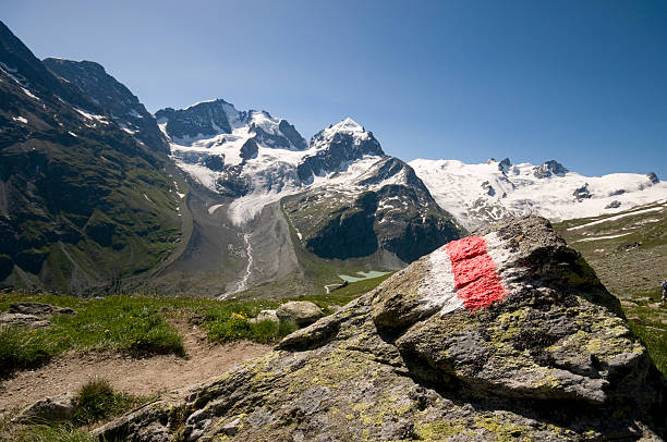 марк камень с glacier - berninapass стоковые фото и изображения
