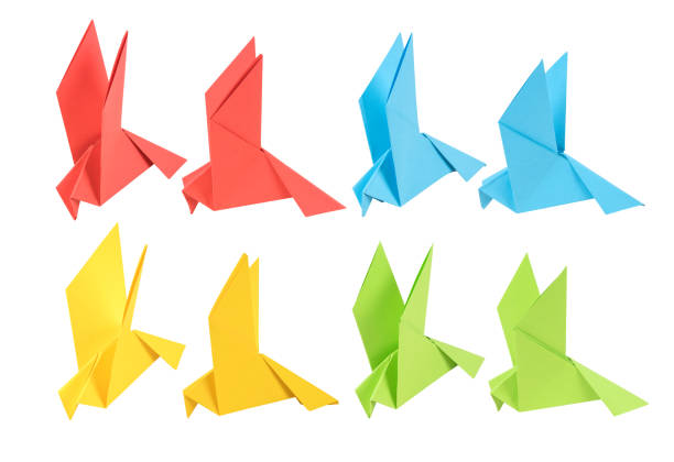 zestaw origami w postaci gołębika - japan isolated origami red zdjęcia i obrazy z banku zdjęć