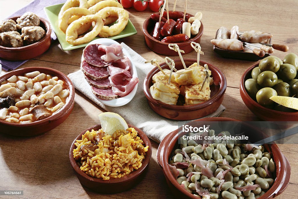 tapas españolas variedad - Foto de stock de Aceituna libre de derechos