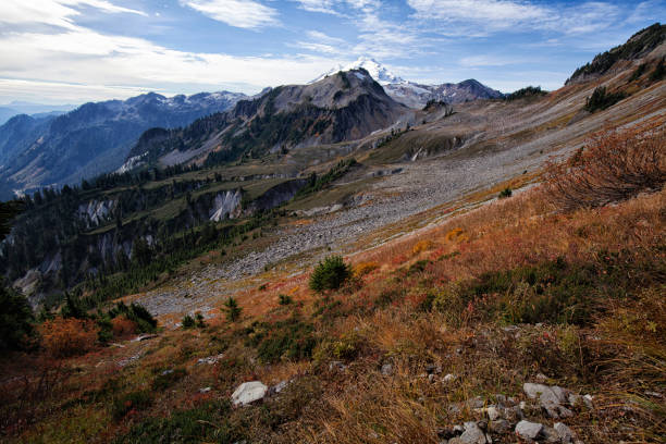 istock Mount Baker in autumn, WA, USA 1057647116