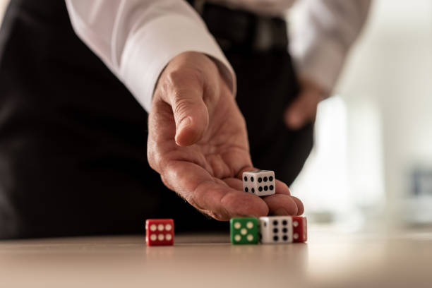 business risk-konzept - dice rolling throwing businessman stock-fotos und bilder