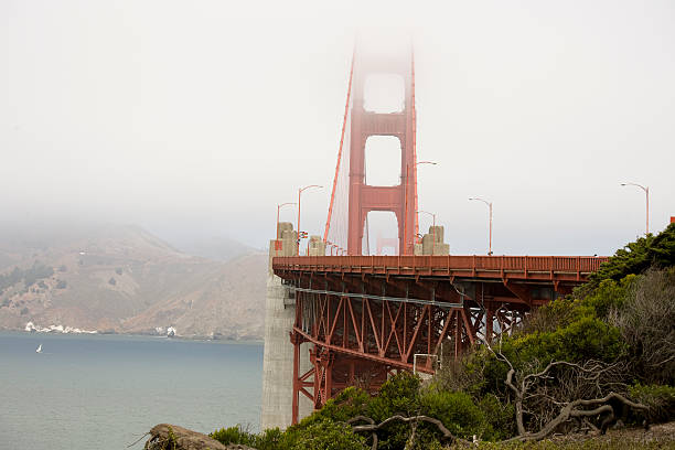 foggy golden gate bridge - golden gate bridge bridge weather california stock-fotos und bilder