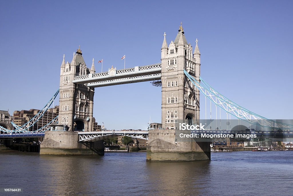 Tower Bridge em Londres, Inglaterra - Foto de stock de Arquitetura royalty-free