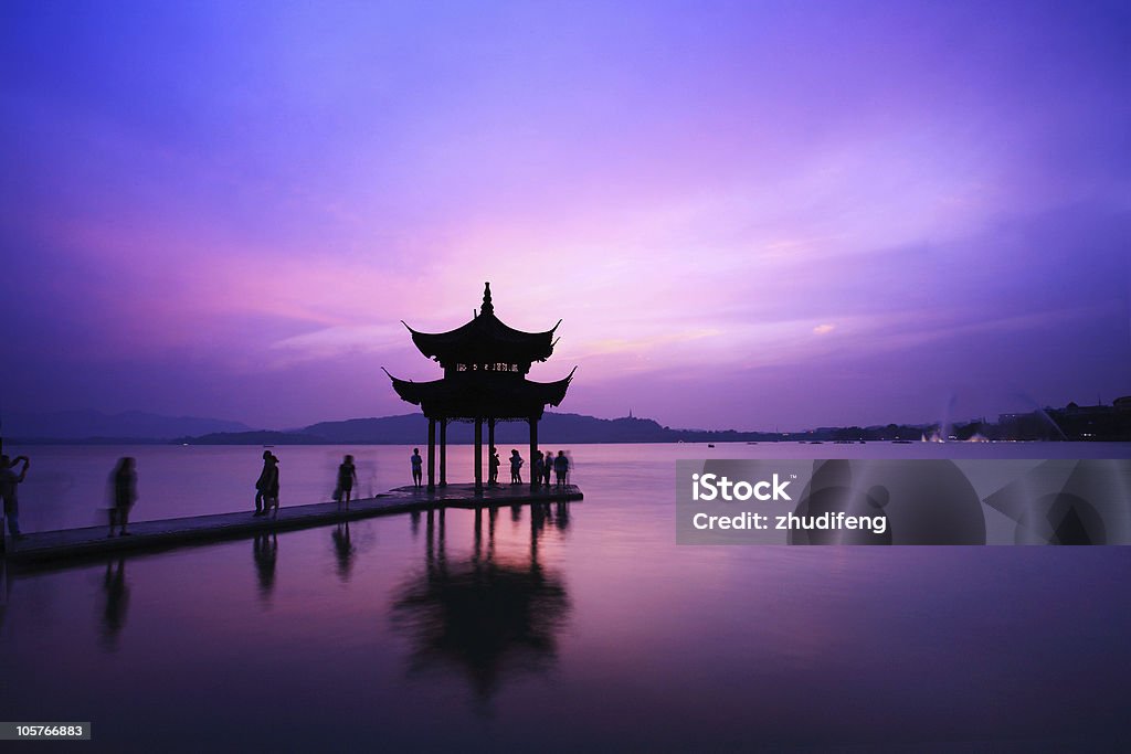 Westlake Templo com pôr do sol em Hangzhou - Royalty-free Ao Ar Livre Foto de stock