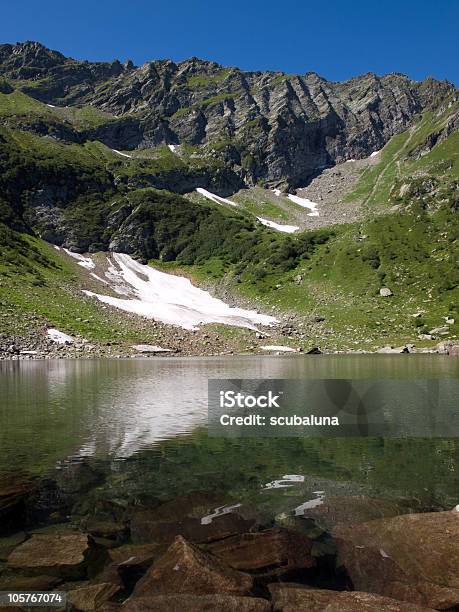 Paisaje Con Lago De La Montaña Foto de stock y más banco de imágenes de Aire libre - Aire libre, Azul, Cantón de Ticino