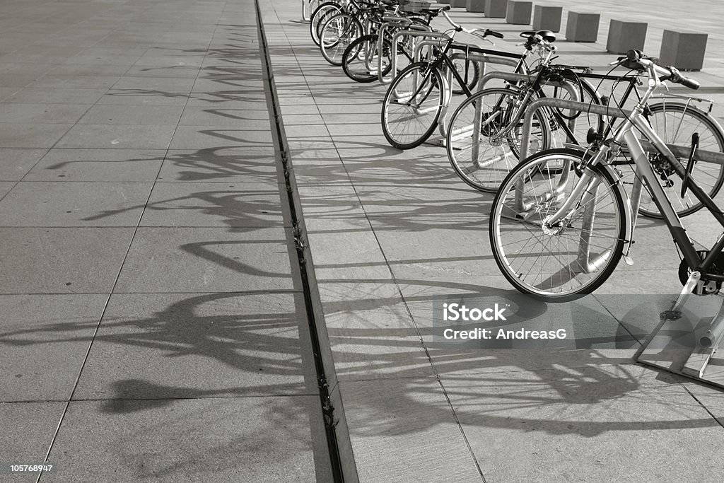 Cyclette in una riga - Foto stock royalty-free di Bicicletta