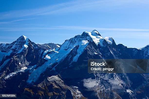 Montanhas Em Interlaken - Fotografias de stock e mais imagens de Alpes Europeus - Alpes Europeus, Alpes suíços, Ao Ar Livre