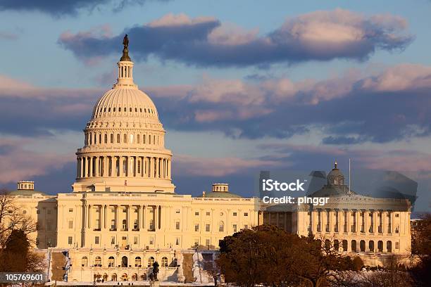 El Capitolio De Los Estados Unidos Foto de stock y más banco de imágenes de Aire libre - Aire libre, Arquitectura, Arquitectura exterior